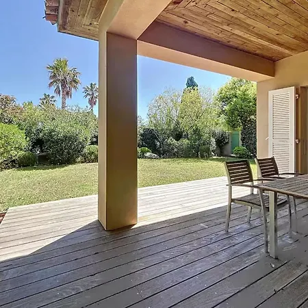 Vakantiehuis Spacious 3 Bedroom House Near Lecci