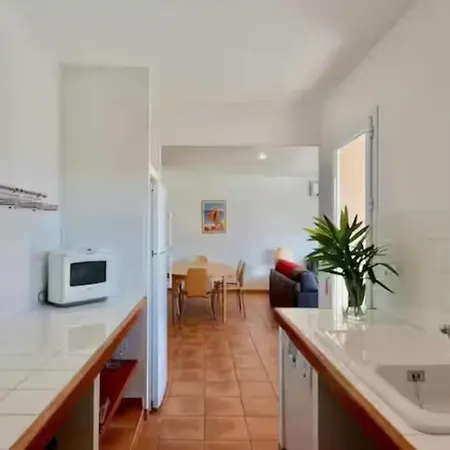 Vakantiehuis Spacious 3 Bedroom House Near