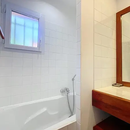 Vakantiehuis Spacious 3 Bedroom House Near