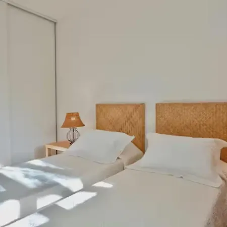 Vakantiehuis Spacious 3 Bedroom House Near Lecci